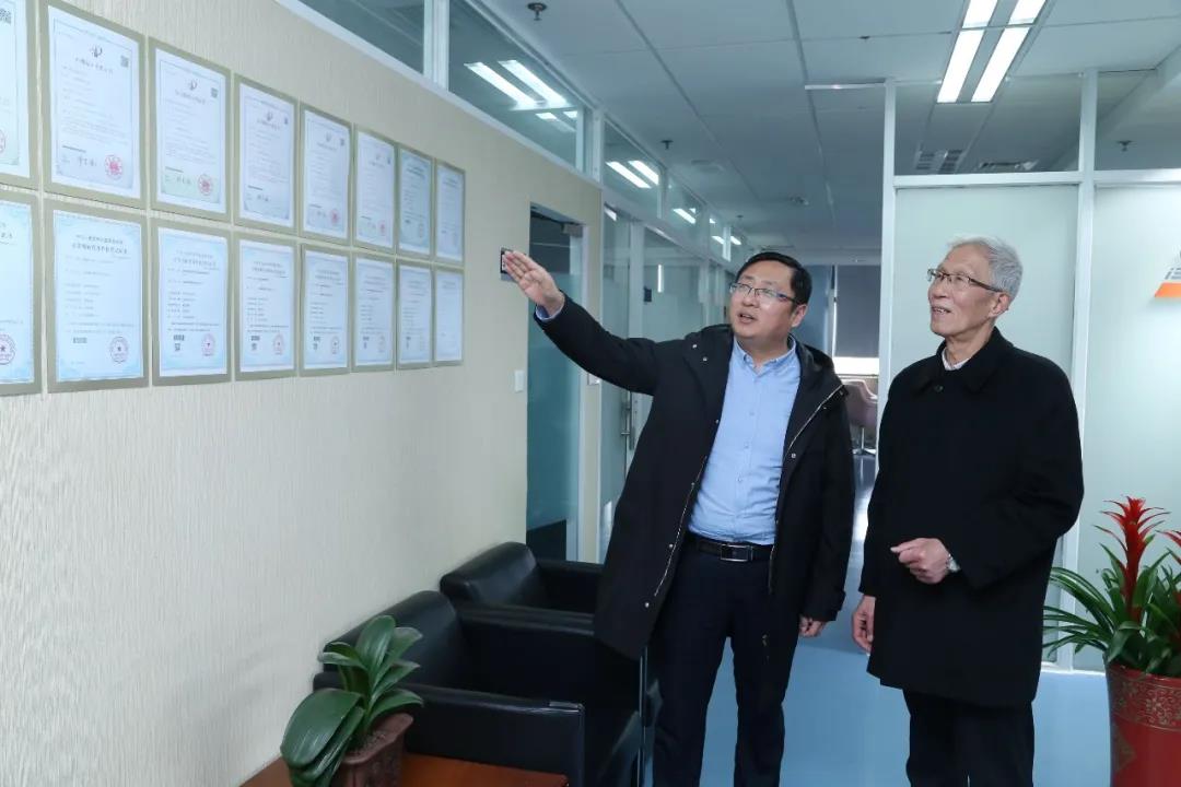 市教委學(xué)生事務(wù)中心、成才與就業(yè)編輯部、上海市創(chuàng)業(yè)基金會（EFG）、覺群文教基金會領(lǐng)導(dǎo)蒞臨颯智指導(dǎo)(圖6)