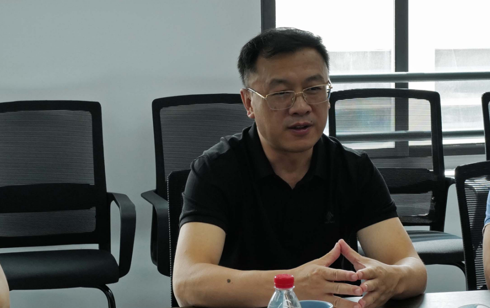 搭平臺(tái)、拓場(chǎng)景、促合作|青島市政府副秘書長(zhǎng)、市投促辦第一副主任王孝芝一行蒞臨颯智智能參觀指導(dǎo)(圖4)
