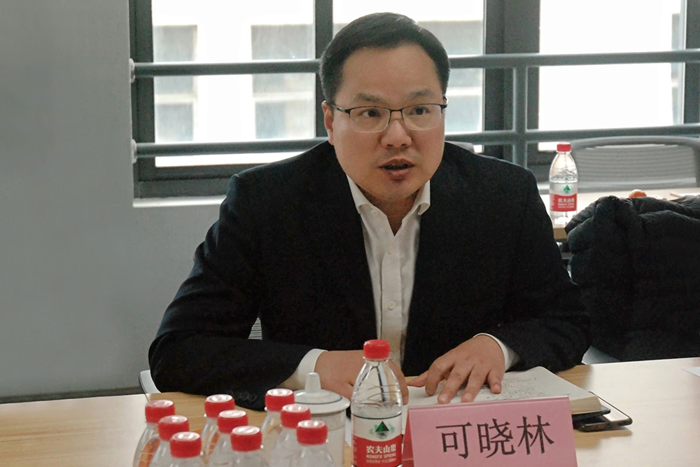 新春送暖·鼓勁啟程 | 上海市閔行區(qū)副區(qū)長可曉林一行走訪慰問颯智智能(圖4)